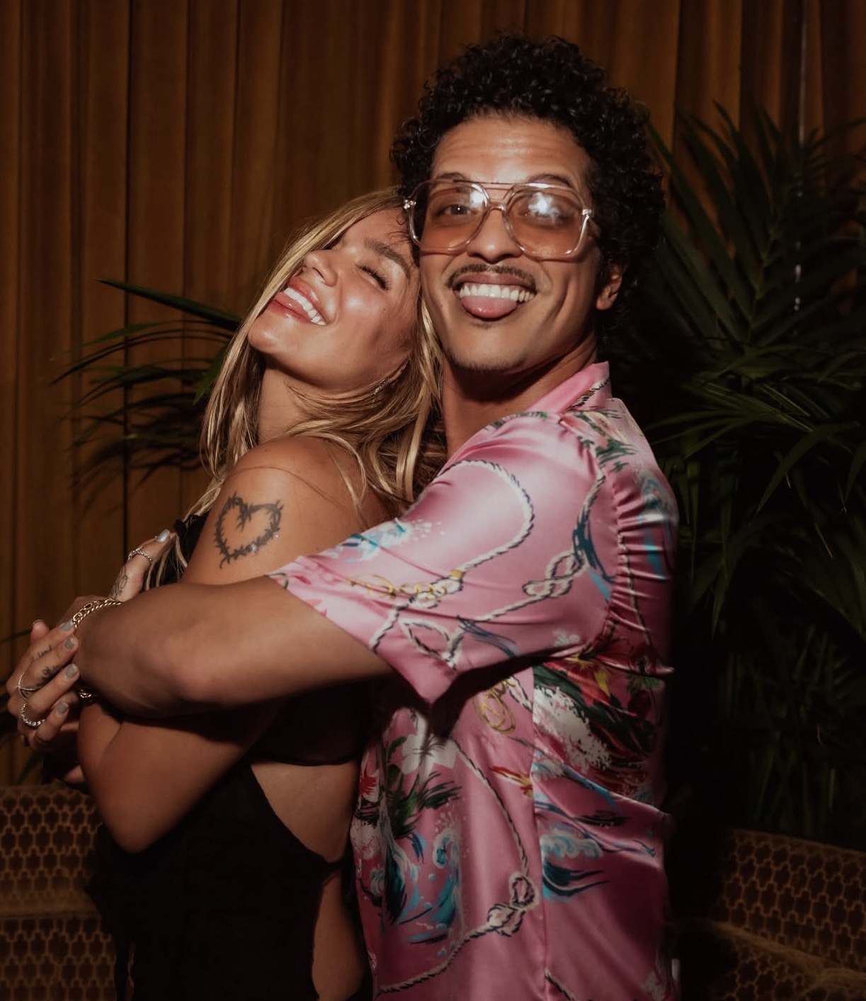 ¿Romance a la vista? Karol G y Bruno Mars encienden las redes con reveladoras fotos